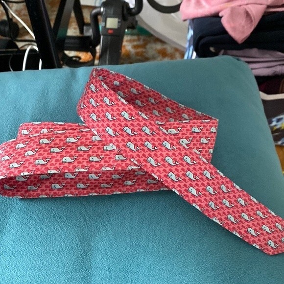 Vineyard vines belt- nautical whale fun! - Picture 1 of 4